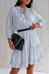 Robe à pois avec ourlet à volants et pompons