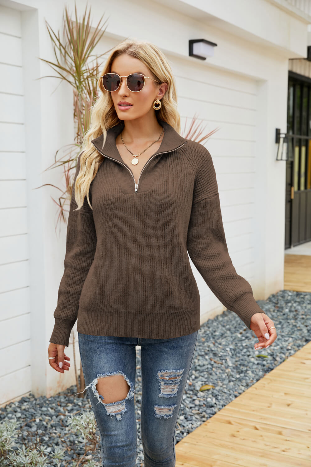 Rippstrickpullover mit Viertelreißverschluss und Kragen