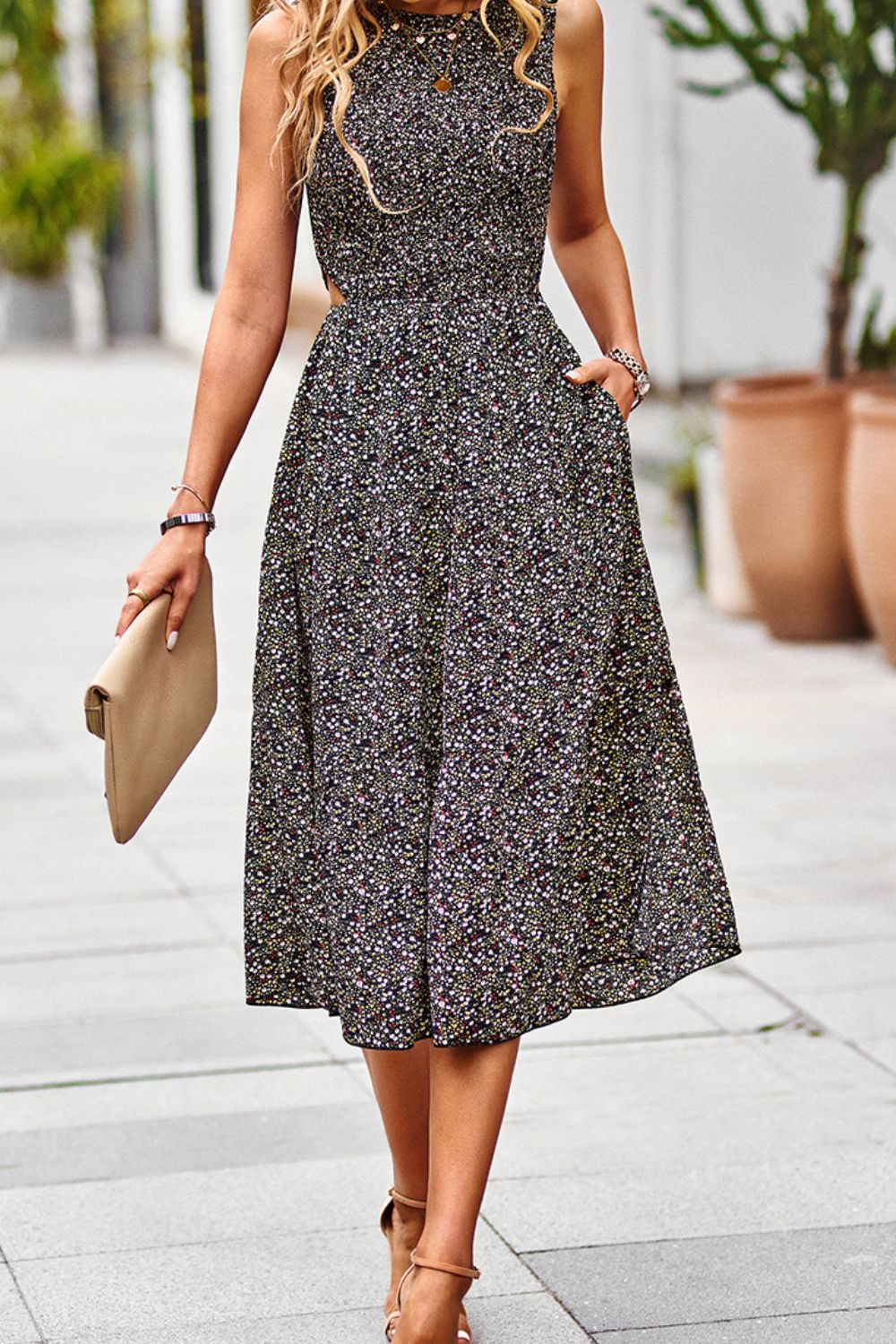 Robe imprimée sans manches à col rond et fente