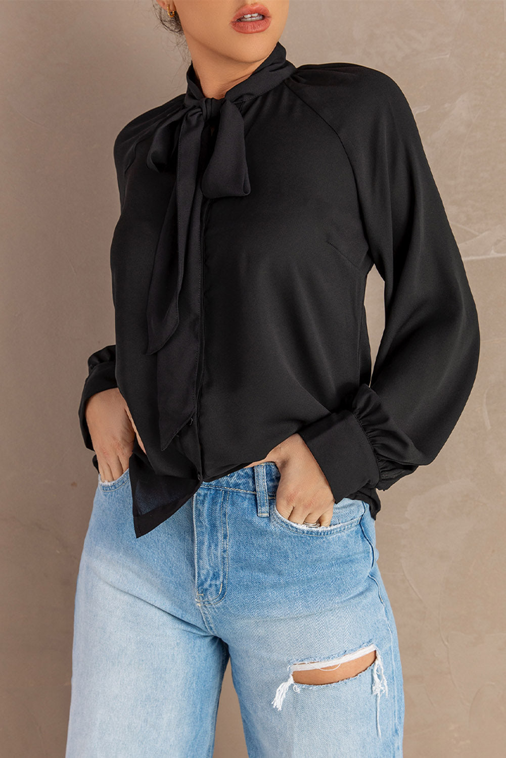 Chemise à col noué et bretelles dans le dos