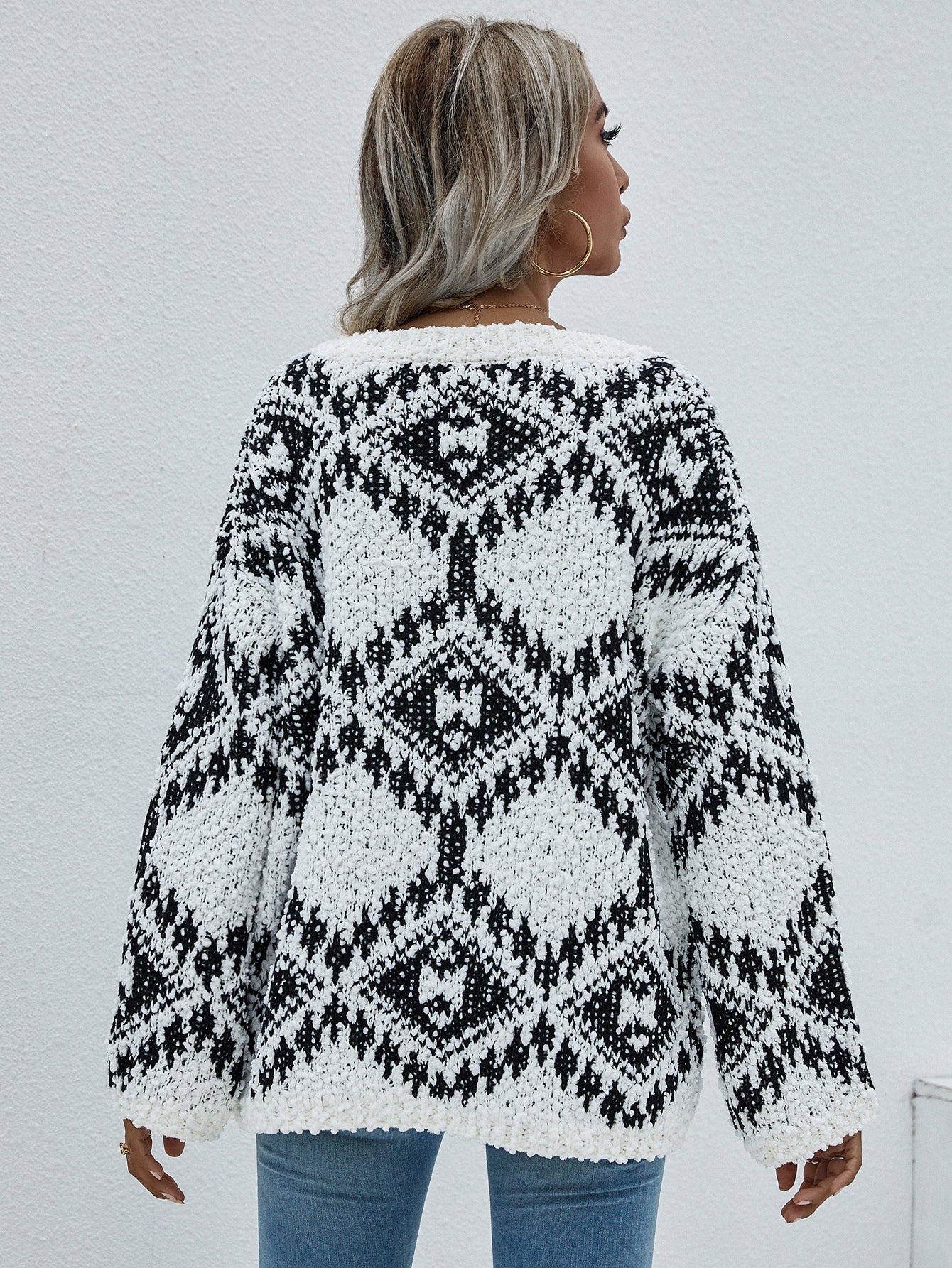 Grobstrickpullover mit geometrischem Print
