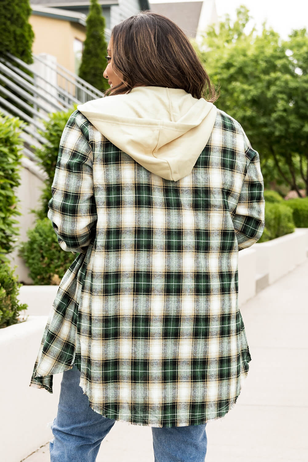 Chemise boutonnée à carreaux grande taille avec ourlet incurvé