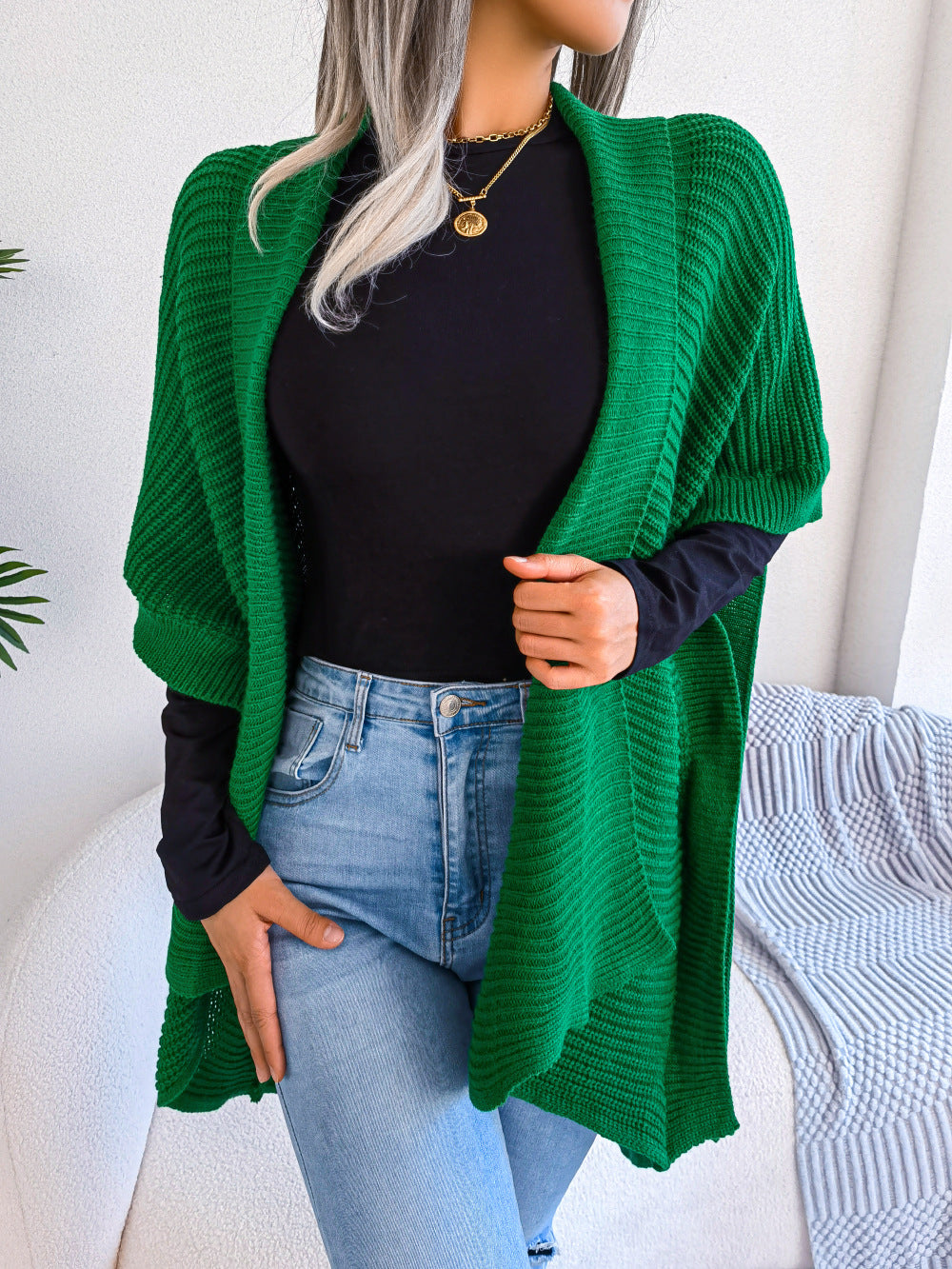 Strickjacke mit horizontaler Rippung und offenem Schlitz vorne