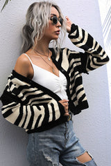 Gestreifte Strickjacke mit Button-Down-Kragen und überschnittenen Schultern