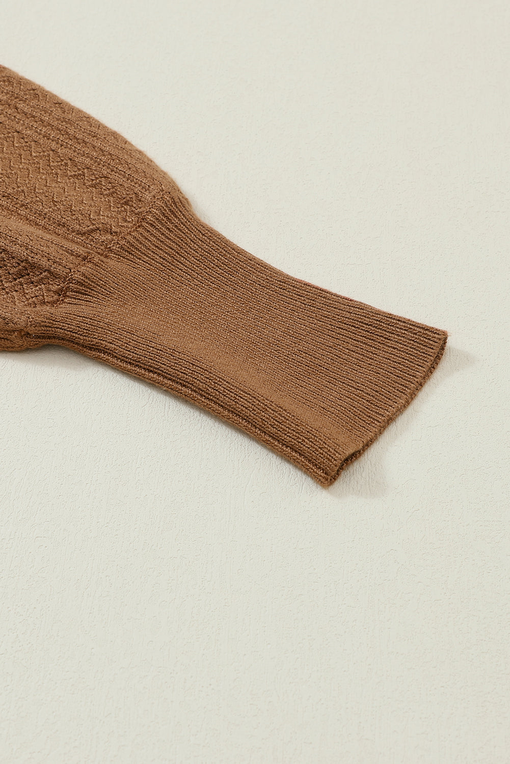 Cypress – Lässiger, strukturierter Cardigan mit V-Ausschnitt und Knopfleiste