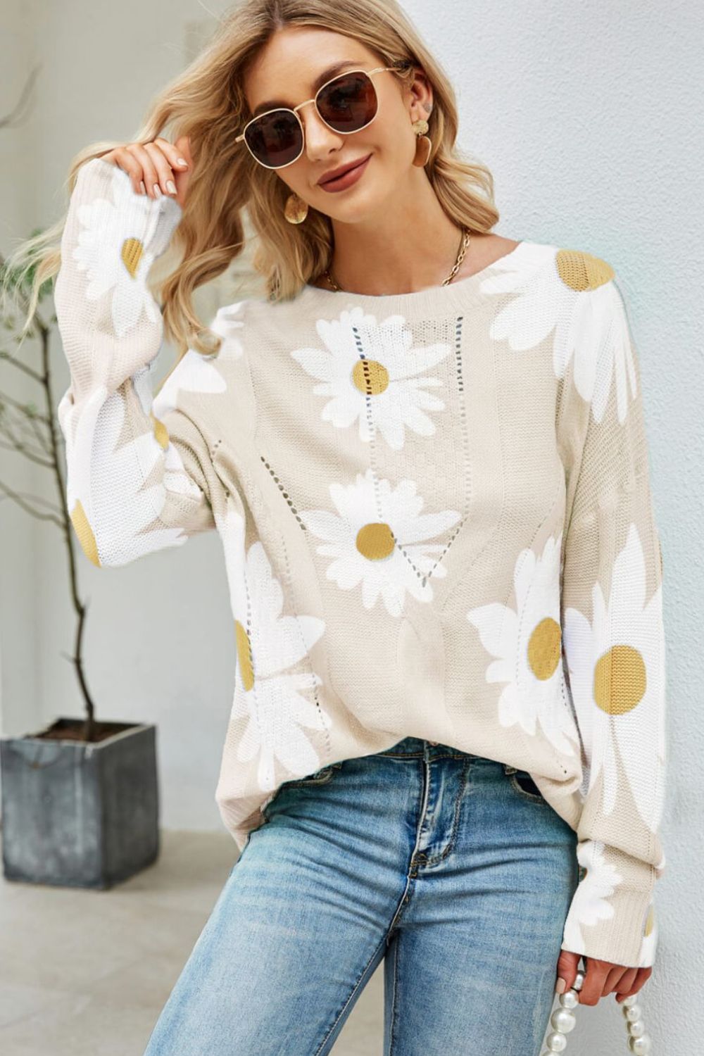 Pullover mit Rundhalsausschnitt und durchbrochenem Gänseblümchen-Print