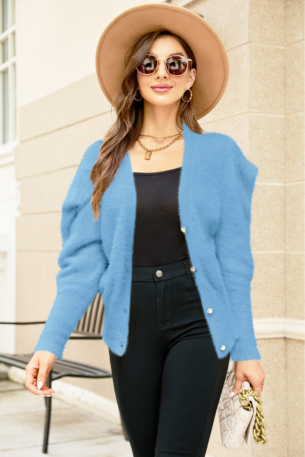 Flauschige Strickjacke mit Puffärmeln und V-Ausschnitt