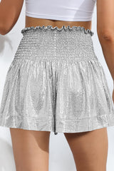 Glitzernde, gesmokte Shorts mit hoher Taille