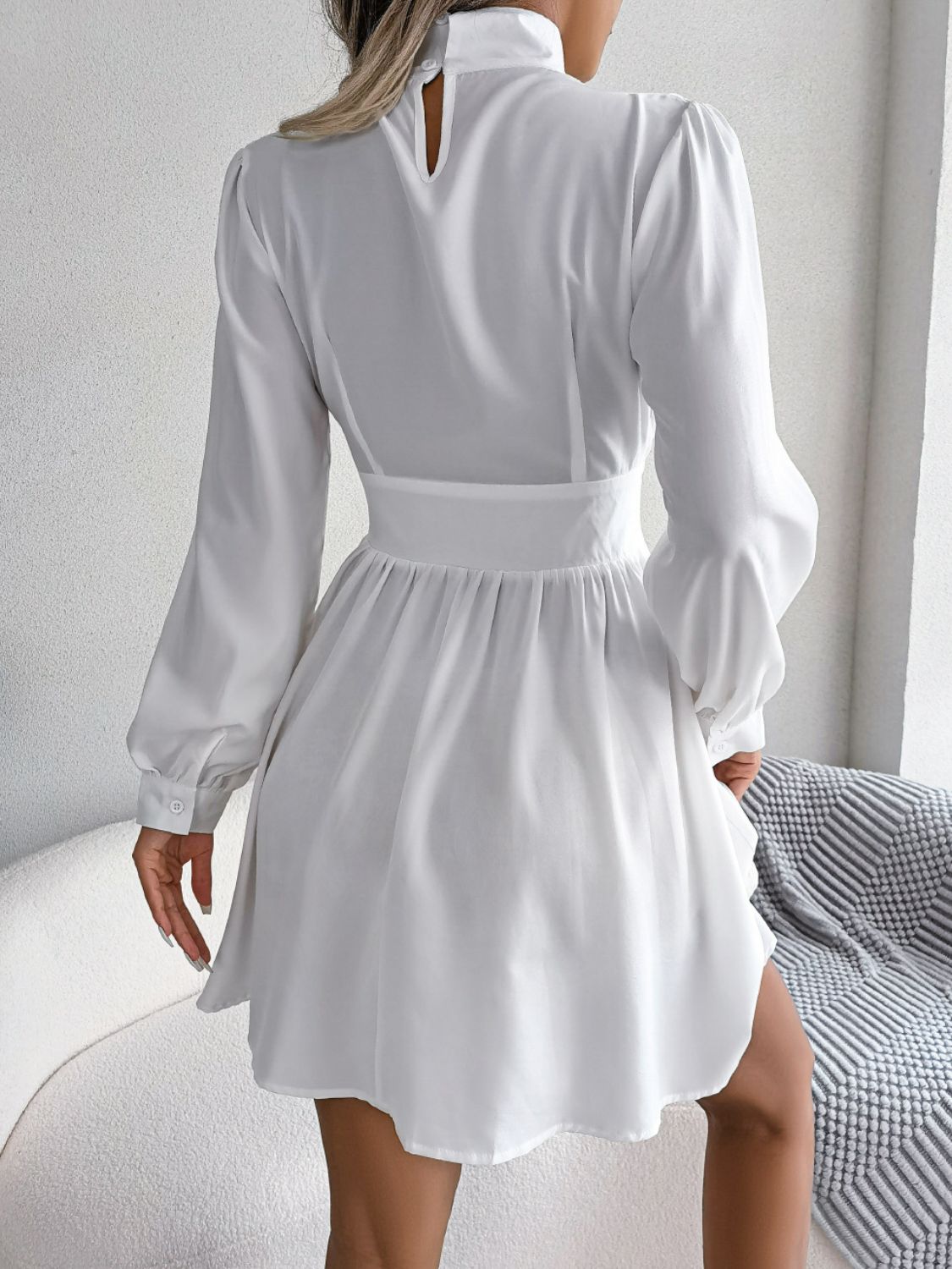 Minikleid in A-Linie mit Rollkragen und Cut-out