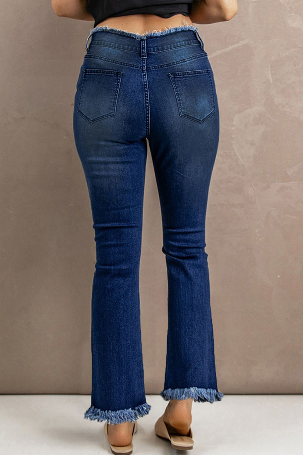 Jean taille haute à ourlet brut effet usé
