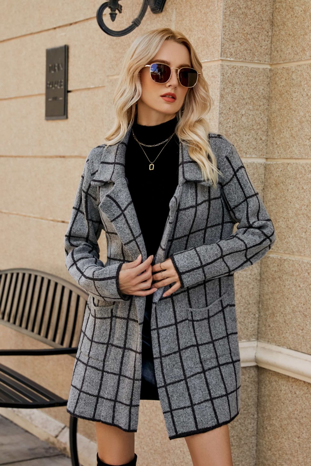 Bedruckte Strickjacke mit offenem Reverskragen vorne und Taschen