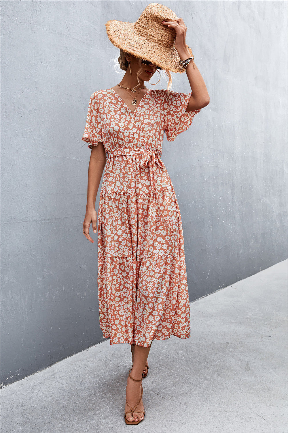 Robe imprimée à col en V et manches flottantes avec ceinture