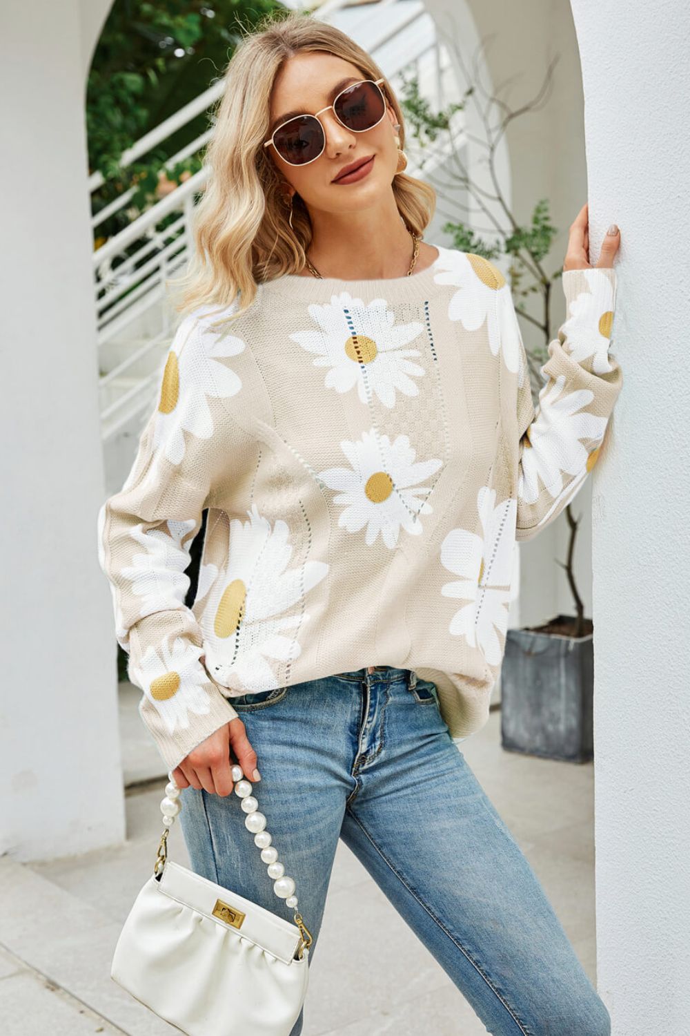 Pullover mit Rundhalsausschnitt und durchbrochenem Gänseblümchen-Print