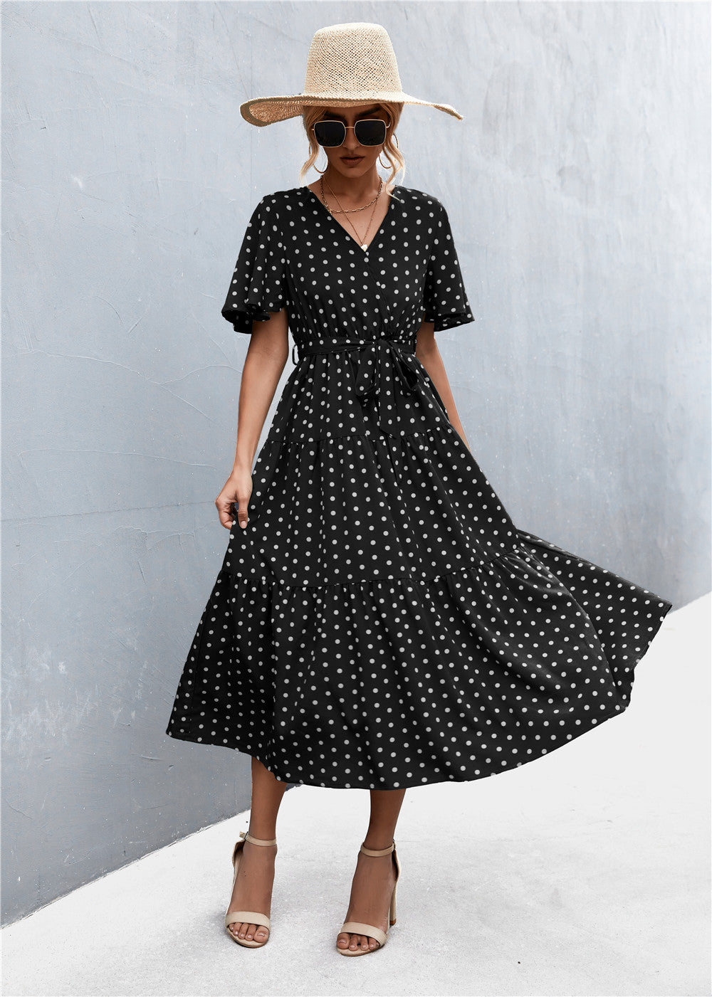 Robe imprimée à col en V et manches flottantes avec ceinture