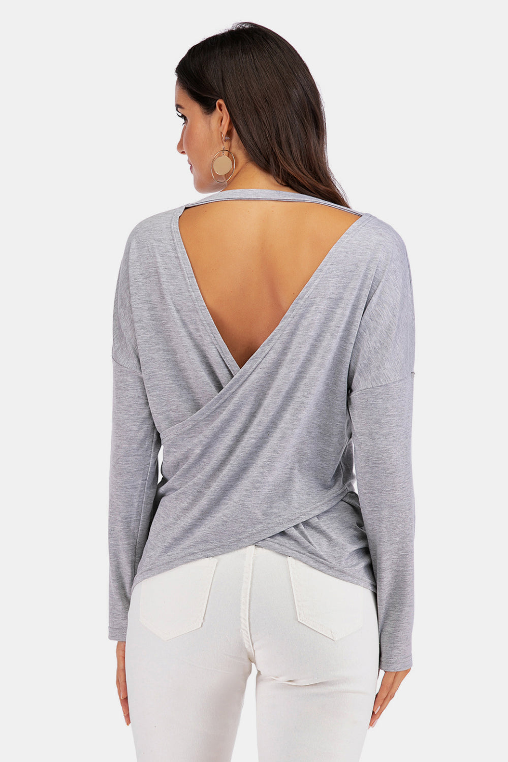 Sweatshirt mit V-Ausschnitt, überschnittenen Schultern und offenem Rücken