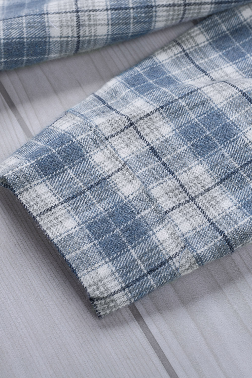 Chemise à carreaux contrastée boutonnée sur le devant