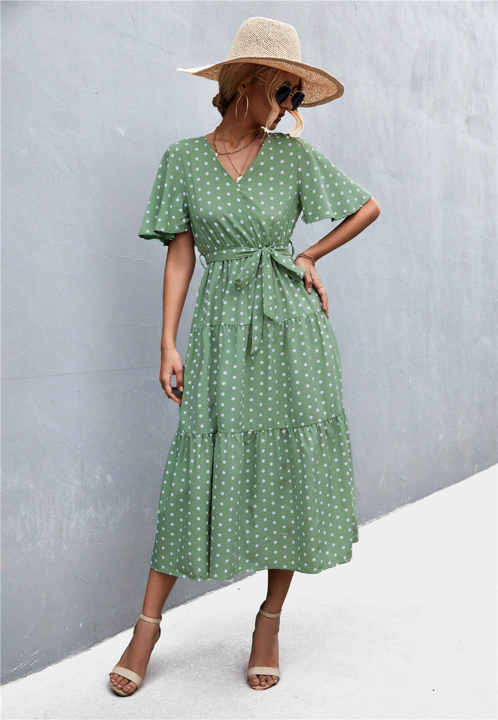 Robe imprimée à col en V et manches flottantes avec ceinture