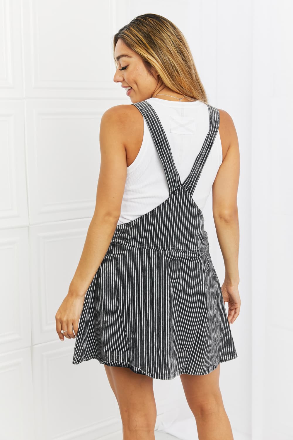 White Birch – To The Park – Schwarzes Overall-Kleid in voller Größe