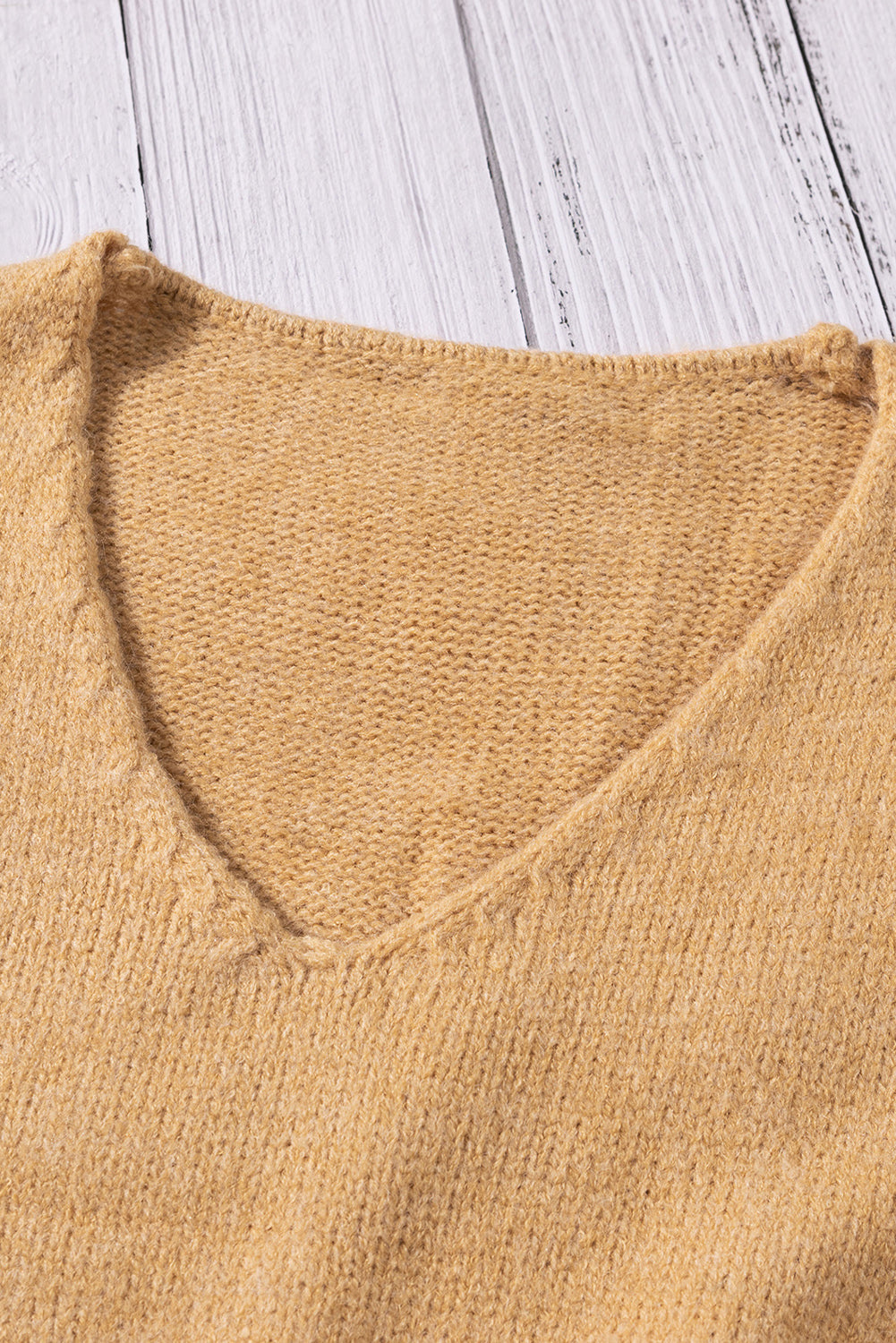 Robe en tricot à manches en dentelle et col en V