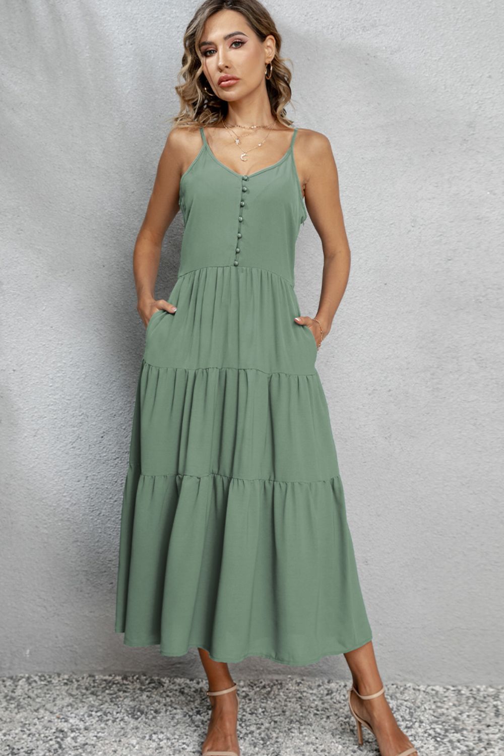 Robe mi-longue sans manches à col en V et bretelles spaghetti
