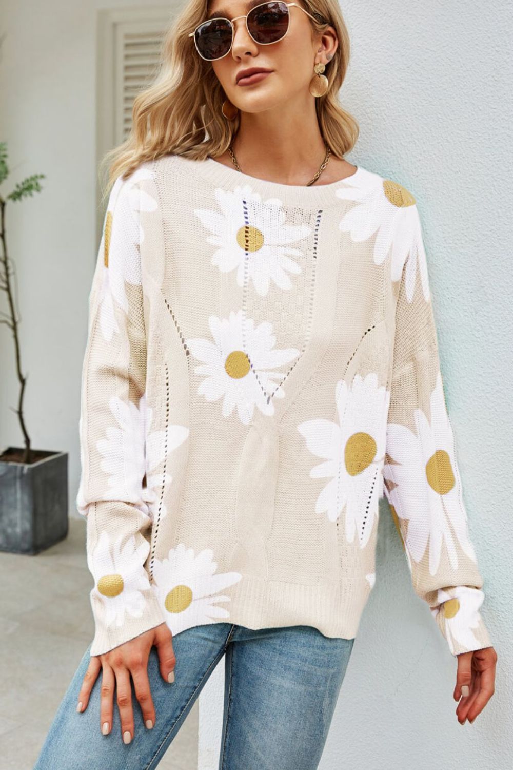 Pullover mit Rundhalsausschnitt und durchbrochenem Gänseblümchen-Print