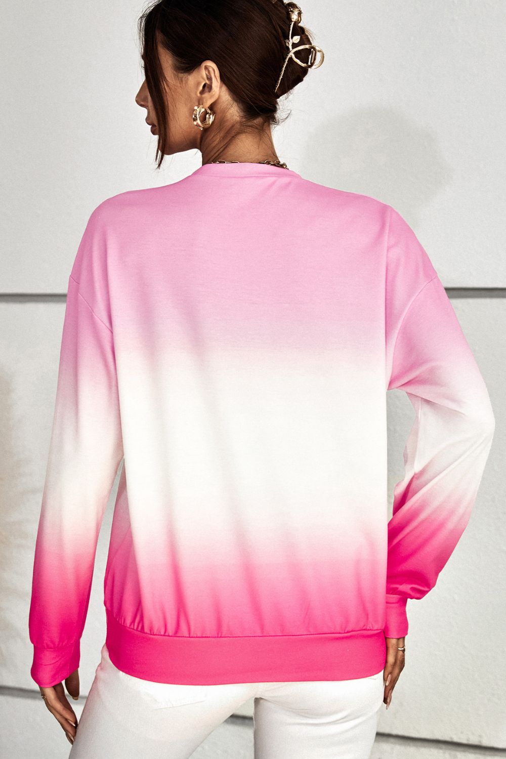 Sweatshirt mit überschnittenen Schultern und Farbverlauf LOVE