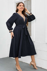 Robe mi-longue contrastée à taille nouée grande taille