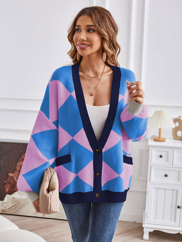 Lässige, lockere Strickjacke mit geometrischem Muster und V-Ausschnitt 