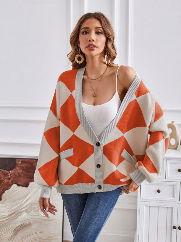 Lässige, lockere Strickjacke mit geometrischem Muster und V-Ausschnitt 