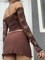 haut en tricot à une épaule en dentelle 