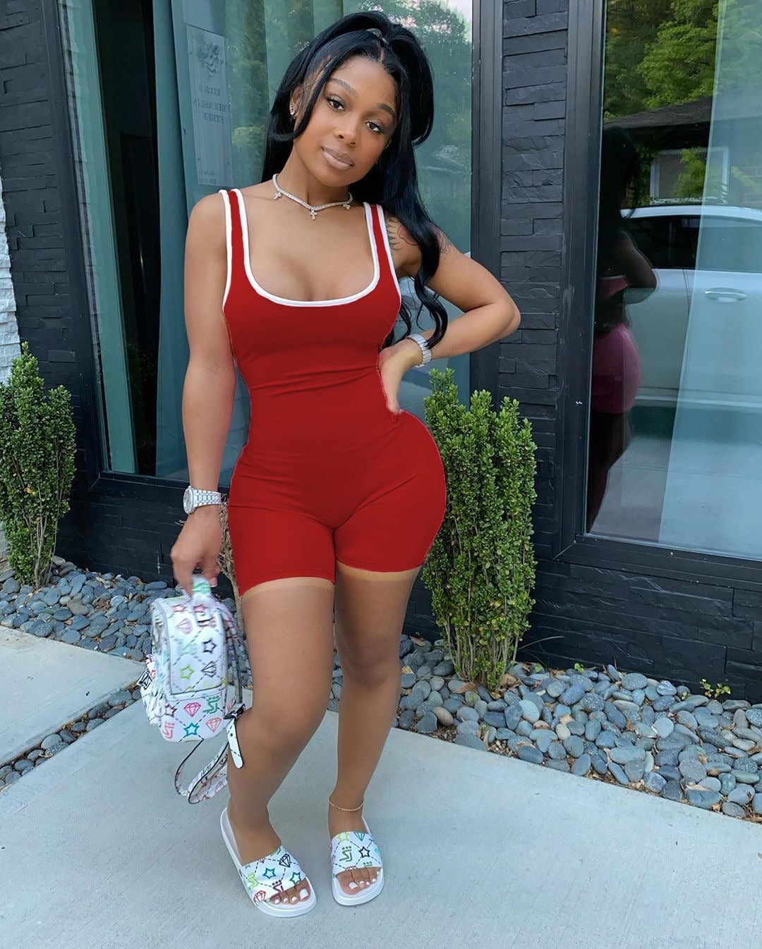 Portez une combinaison de fitness à lacets à rayures de couleur contrastante et ajustée